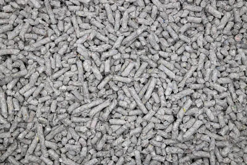 Paper cat litter pellets
