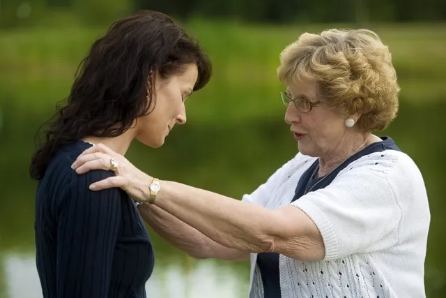 What to Say to Someone That Has Lost Their Cat: Helping Through Grieving Process