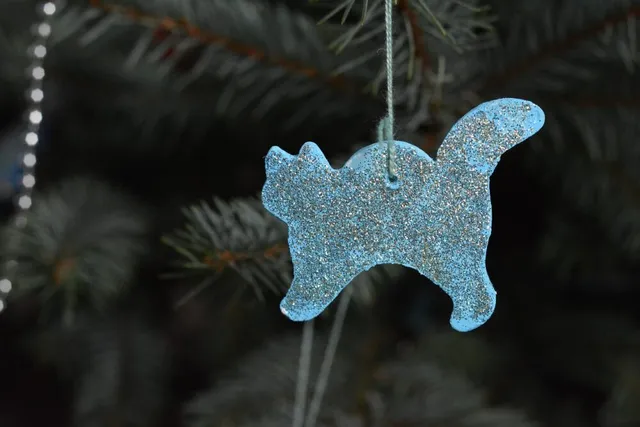 15 Free DIY Cat Christmas Ornaments You Can Create at Home (With Pictures)