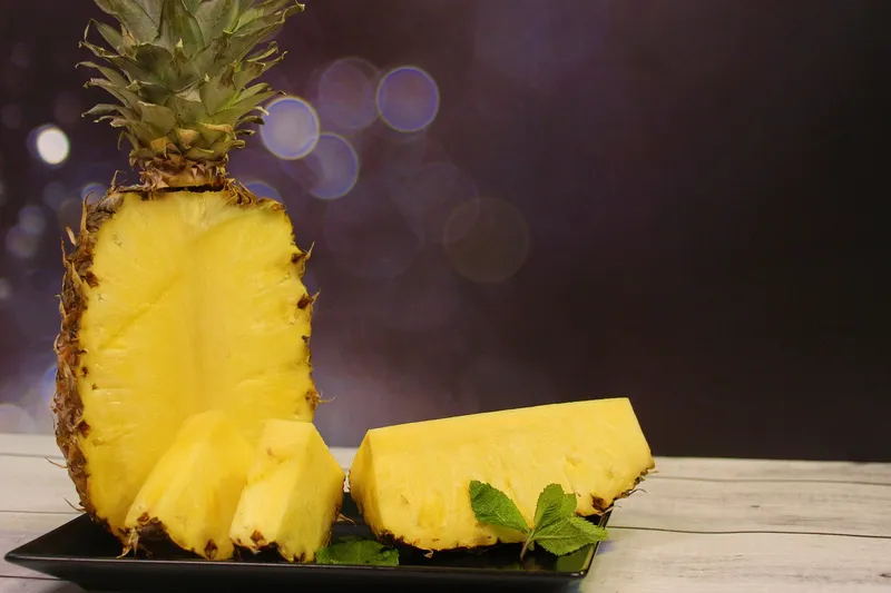 sliced pineapples