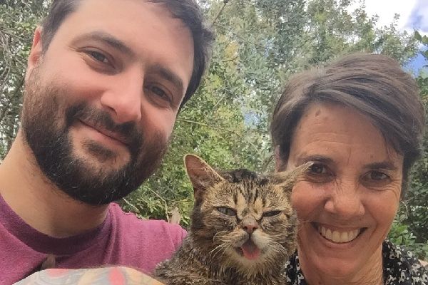 Mike, Lil BUB and Annie.