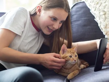 Are Cats Good for Autistic Children? Vet Approved Pros, Cons & Benefits