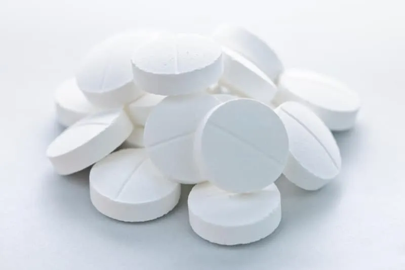 pile of white round tablets