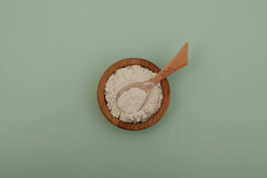 guar gum in a wooden bowl