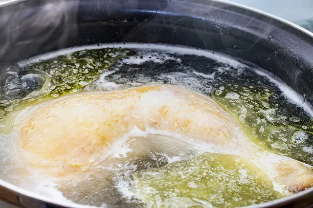 Is Cooked Chicken Good for Cats with Hyperthyroidism? Vet-Approved Benefits & Tips