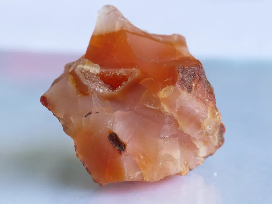 Carnelian-with-a-small-geode