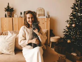Should I Dress My Cat Up for Christmas, or Does the Costume Cause Stress? Tips & Alternatives