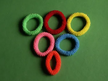 Why Do Cats Like Hair Ties? 10 Vet-Approved Reasons