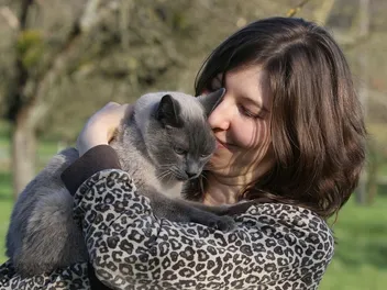 21 Fun Things to Do With Your Cat (Indoors & Outdoors)