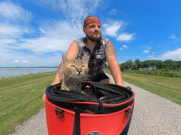 The Rescue Cat Who Cycled Around the World: Dean & Nala’s Story