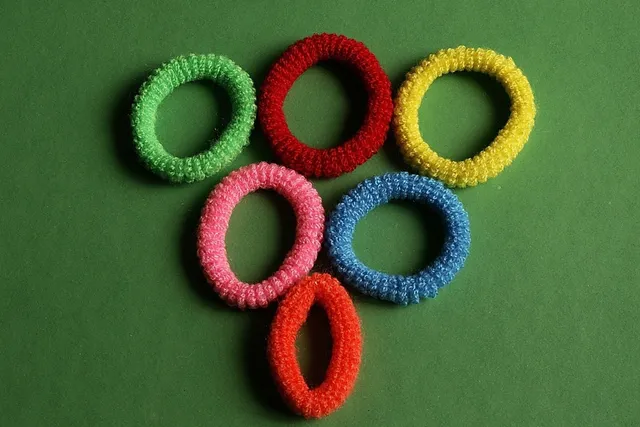 Why Do Cats Like Hair Ties? 10 Vet-Approved Reasons