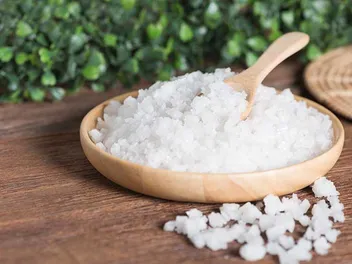 Epsom Salt Bath for Fleas on Cats: Vet-Reviewed Effectiveness, Safety & Alternatives