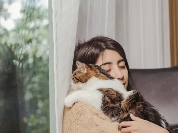 Do I Love My Cat Too Much? Vet-Verified Info & Tips