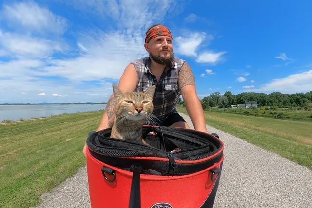 The Rescue Cat Who Cycled Around the World: Dean & Nala’s Story