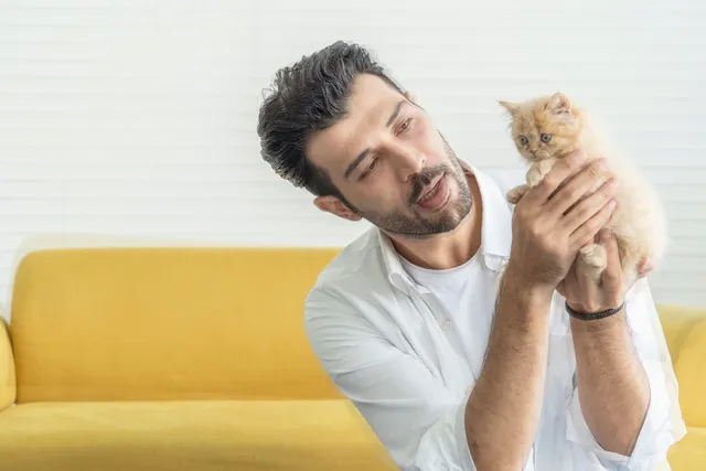 How Early Can You Hold a Kitten? Early Life & Vet-Reviewed Safety Tips