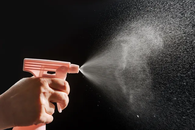 Should I Spray My Cat With Water? 6 Vet-Reviewed Reasons Why You Shouldn't