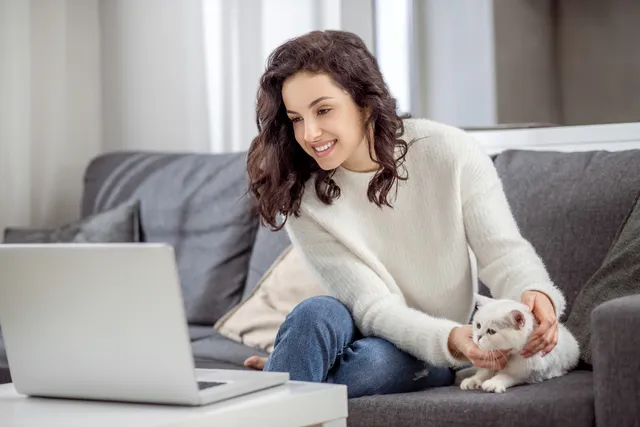 How Do Cats Really Feel When You Work From Home? Cat Feelings Explained (Vet-Reviewed)