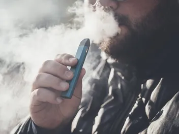 Is Vaping Around Cats Bad? Vet-Reviewed Health Dangers & Concerns