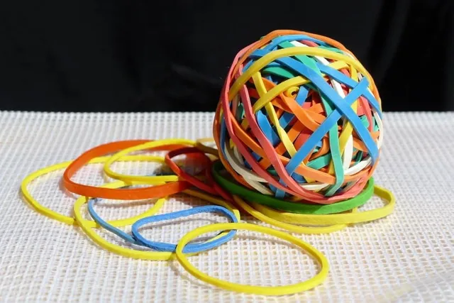Why Do Cats Like Rubber Bands? 4 Vet-Approved Reasons