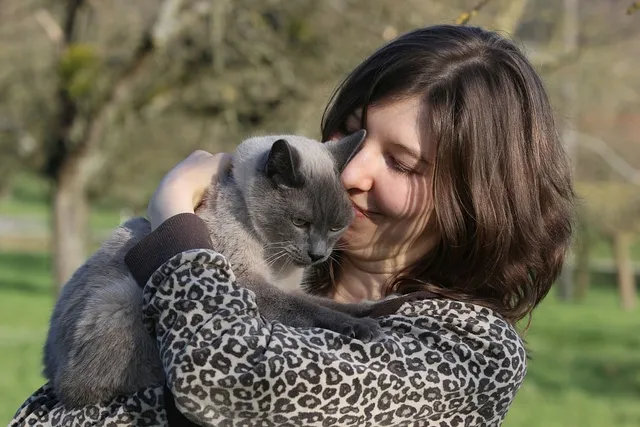 21 Fun Things to Do With Your Cat (Indoors & Outdoors)