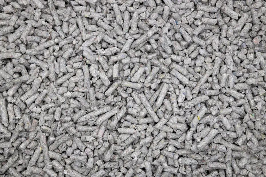 Paper cat litter pellets