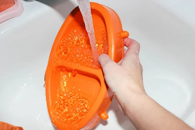 How Often Should You Wash a Cat's Food & Water Bowls? Vet-Approved Advice