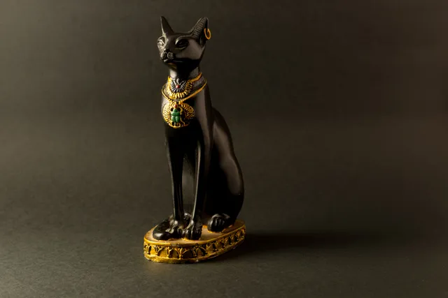 Did Cleopatra Have Cats? Egyptian Cat History Explained