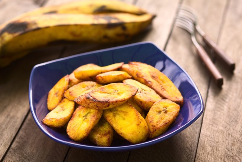 Fried-slices-of-the-ripe-plantain-in-blue-bowl