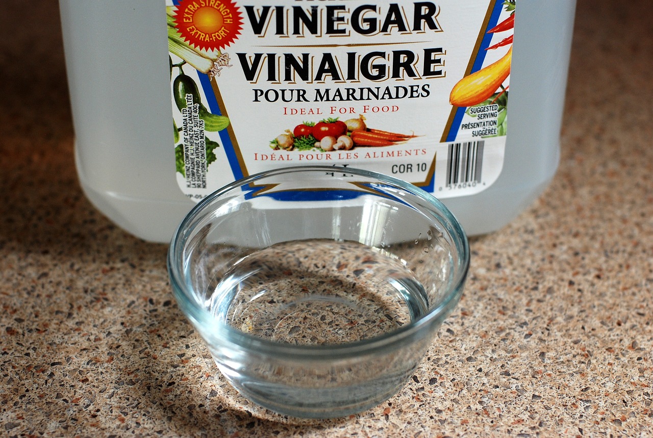 bottle of white vinegar with glass bottle