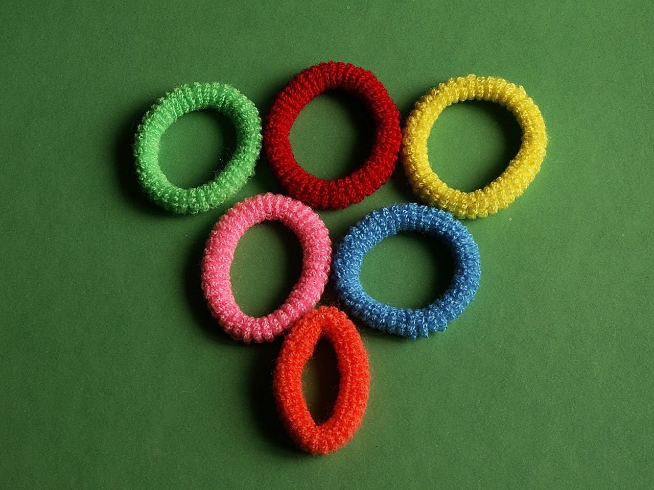 Why Do Cats Like Hair Ties? 10 Vet-Approved Reasons