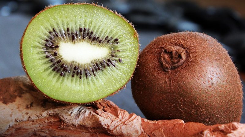 sliced kiwi fruit
