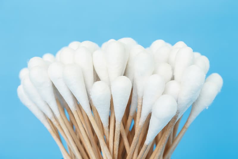 Can a Q-Tip Help a Cat in Heat? (Vet Answer)