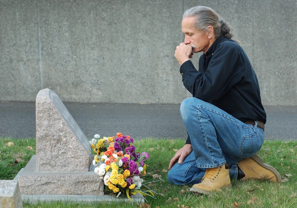 How to Help a Friend Who's Grieving Over a Cat: 10 Tips