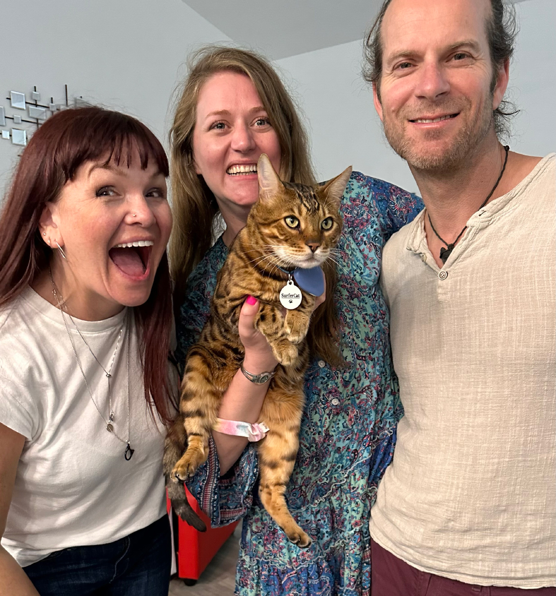 Leeza with SurferCat Mavi and friends